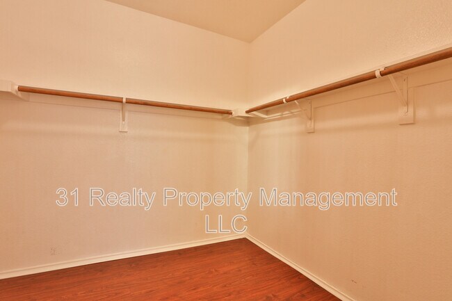 Building Photo - 3108 Kennedy Dr