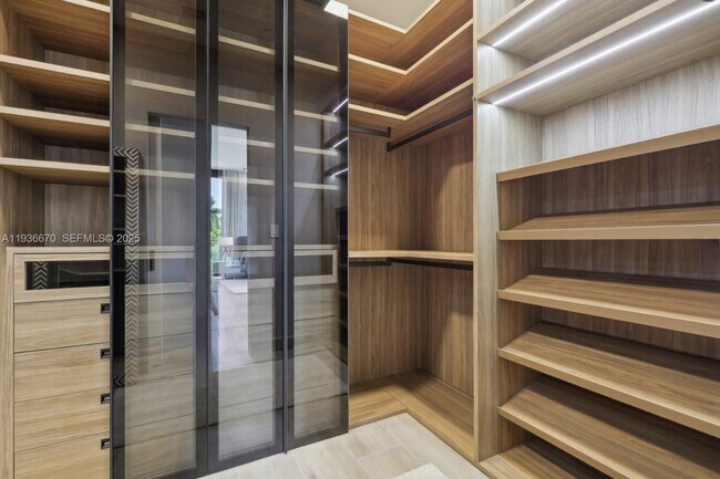 Building Photo - 3581 E Glencoe St