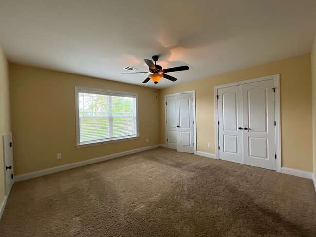 Building Photo - Riegel Pointe