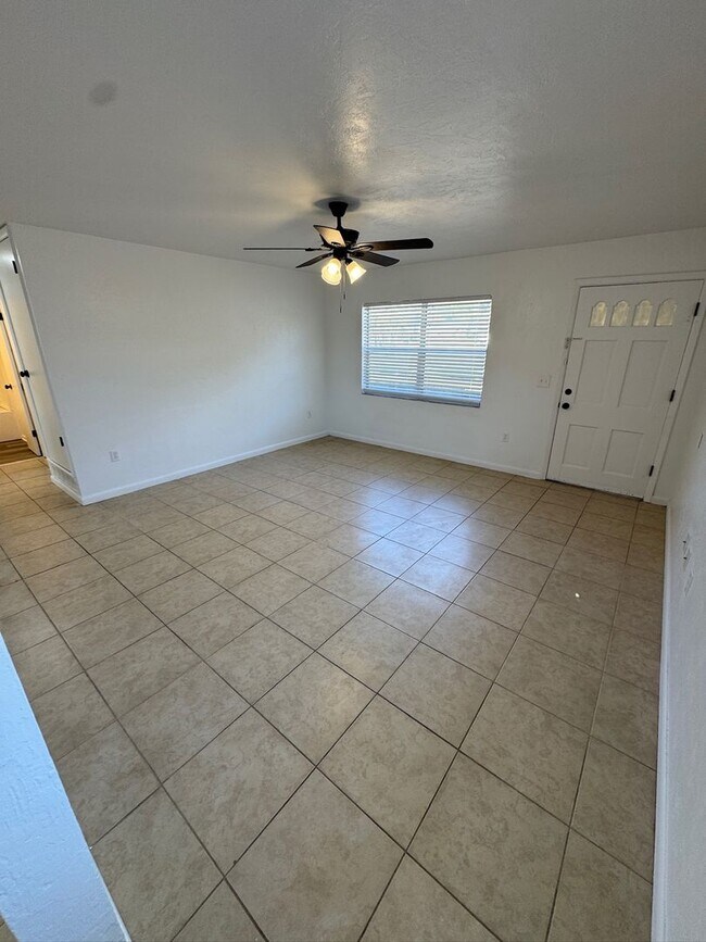 Building Photo - 1702 NE 71st St