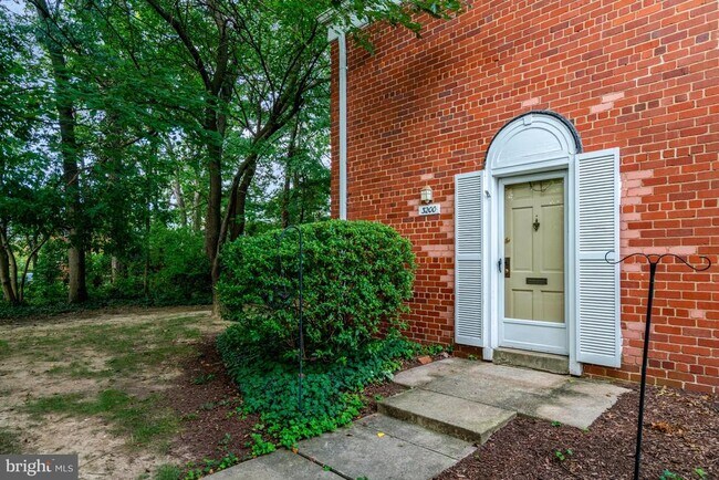 Building Photo - 3200 Martha Custis Dr