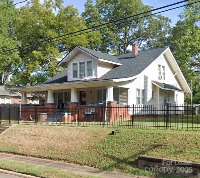 Primary Photo - 439 2nd Ave SE