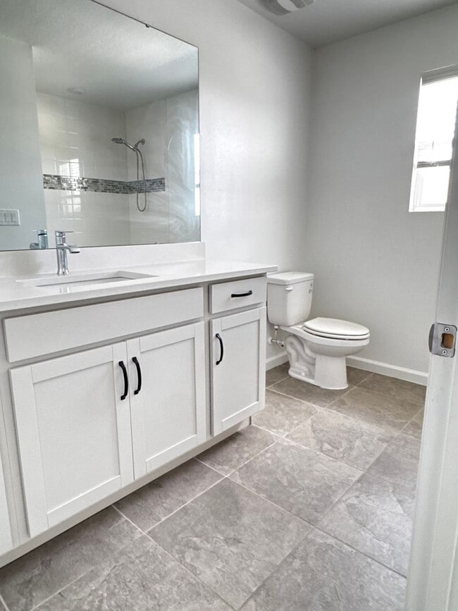 Building Photo - Spacios 4 Bedroom Home for Rent in Orlando - Available NOW!