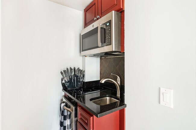 Building Photo - 240 W 73rd St