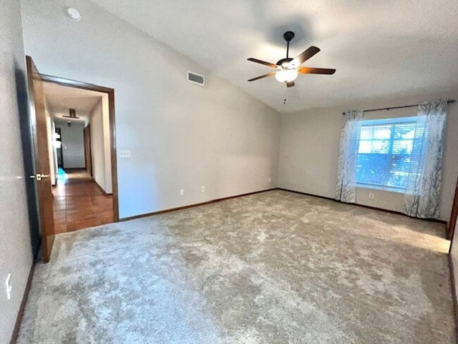 Building Photo - 320 Columbus Cir