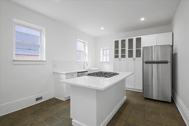 Building Photo - 93 43rd St
