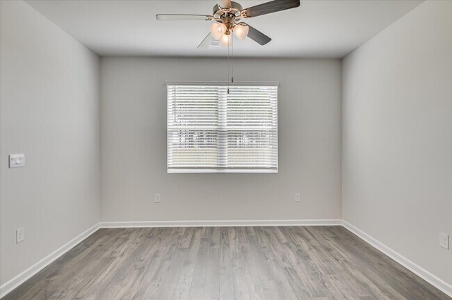 Building Photo - 811 Grovebury Ct