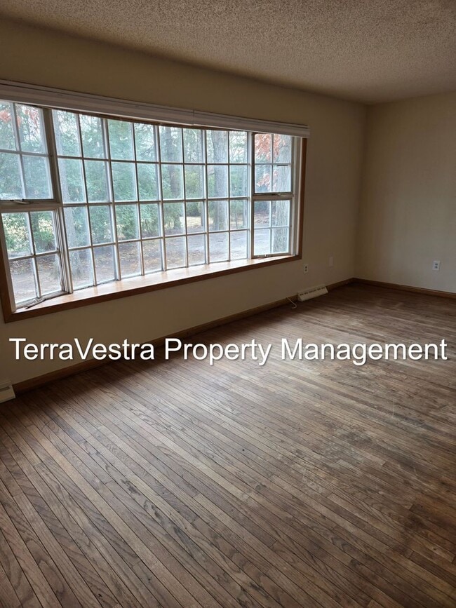 Building Photo - Now Showing for 2026-2027 School Year! 6 B...
