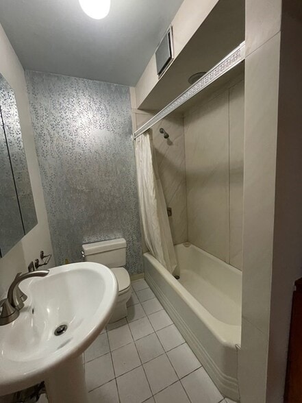 Building Photo - 34 Upton St