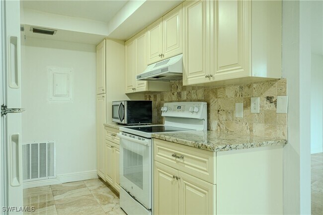 Building Photo - 3655 Boca Ciega Dr