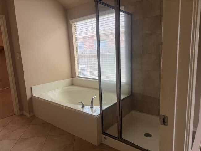Building Photo - 10919 Starling Creek Dr