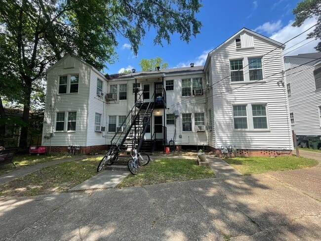 Building Photo - Charming Down Stairs Apartment In South Highland