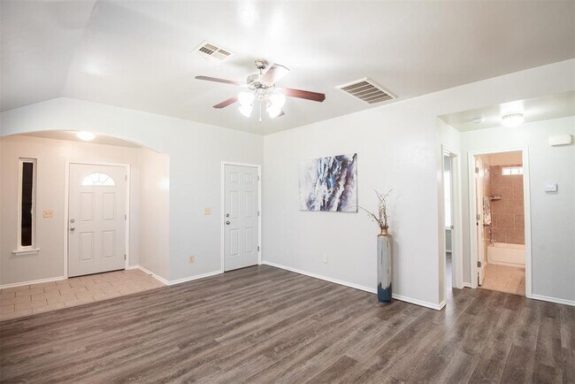 Building Photo - 8109 Frye Ln