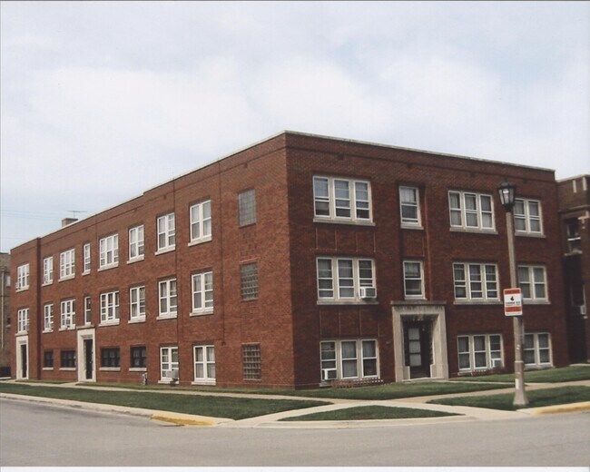 Primary Photo - 1646 Elmwood Ave