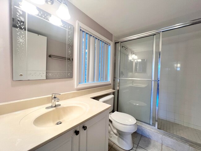 Building Photo - 1100 Crestwood Ct S