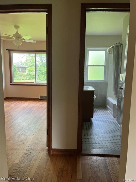 Building Photo - 10053 Royal Grand Ave