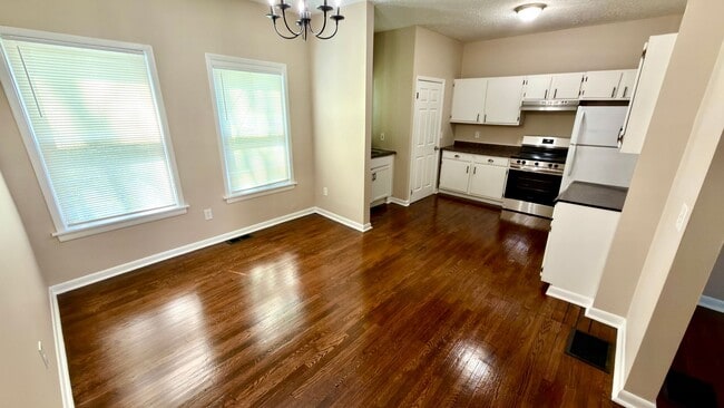 Building Photo - 451 Averill Ave