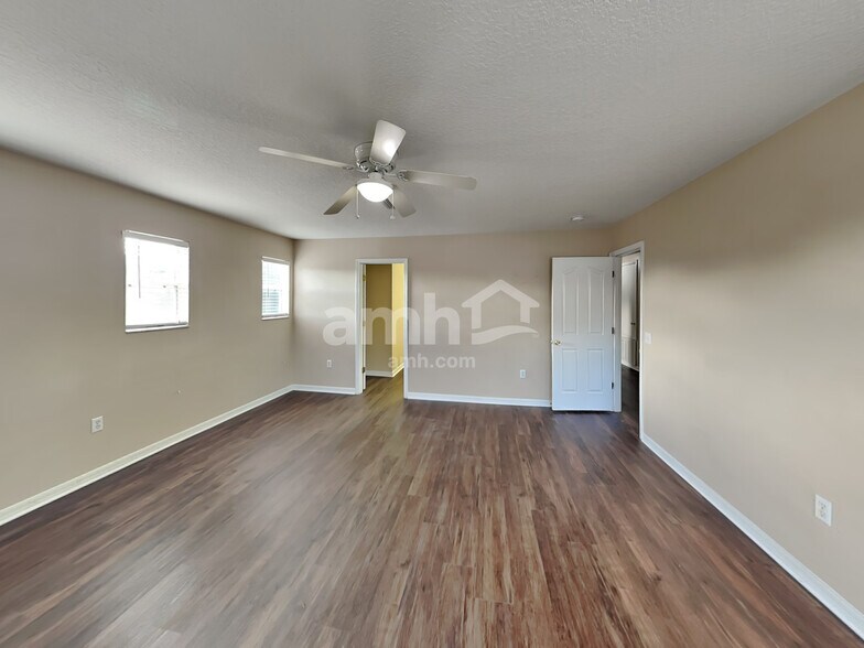 Building Photo - 10725 Bamboo Rod Cir