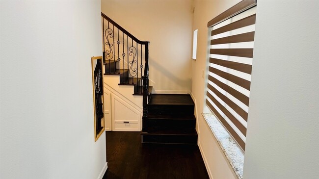 Building Photo - 150 Carson Ct