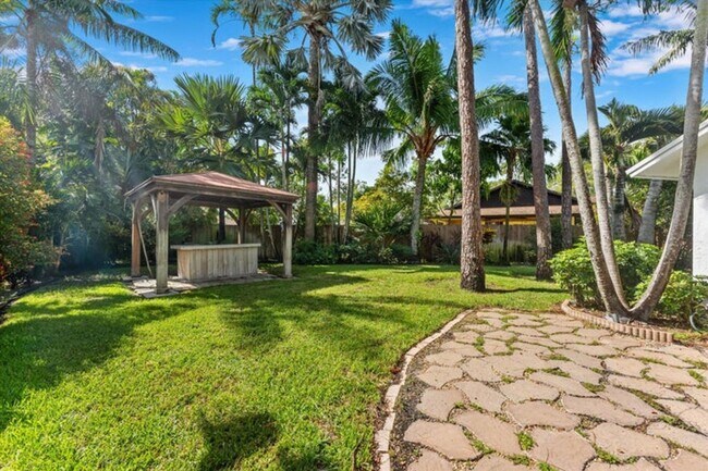 Building Photo - 1021 Corallita Ct