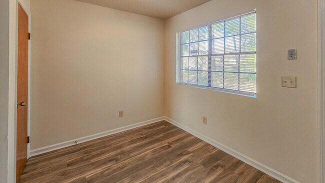 Building Photo - 114 Timber Ln