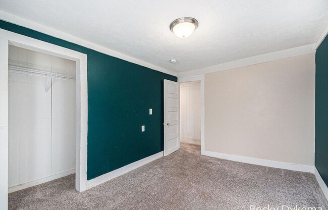 Building Photo - 778 Eleanor St NE