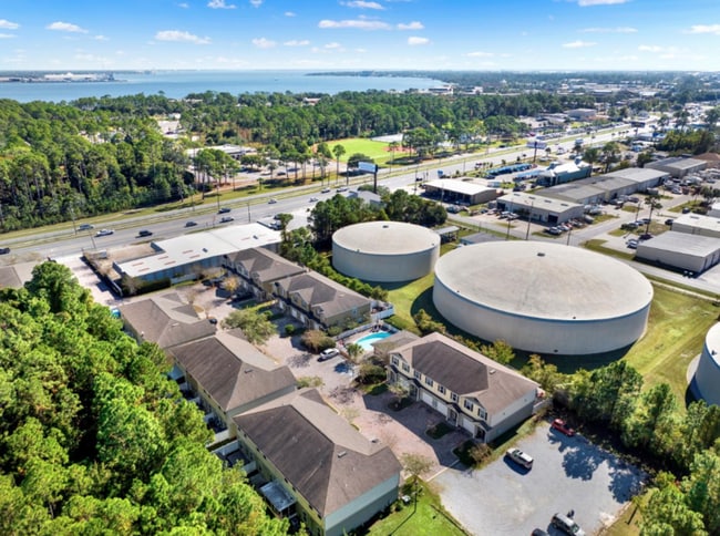 Building Photo - 7221 Quail Hollow Dr