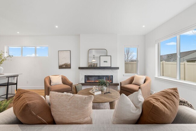 Building Photo - Brand New Luxury Duplex-Top of the line finishes & walking distance to The Village.