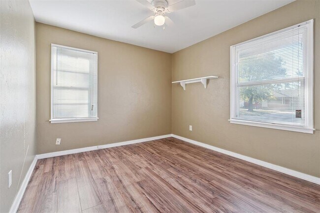 Building Photo - 317 E Key Blvd