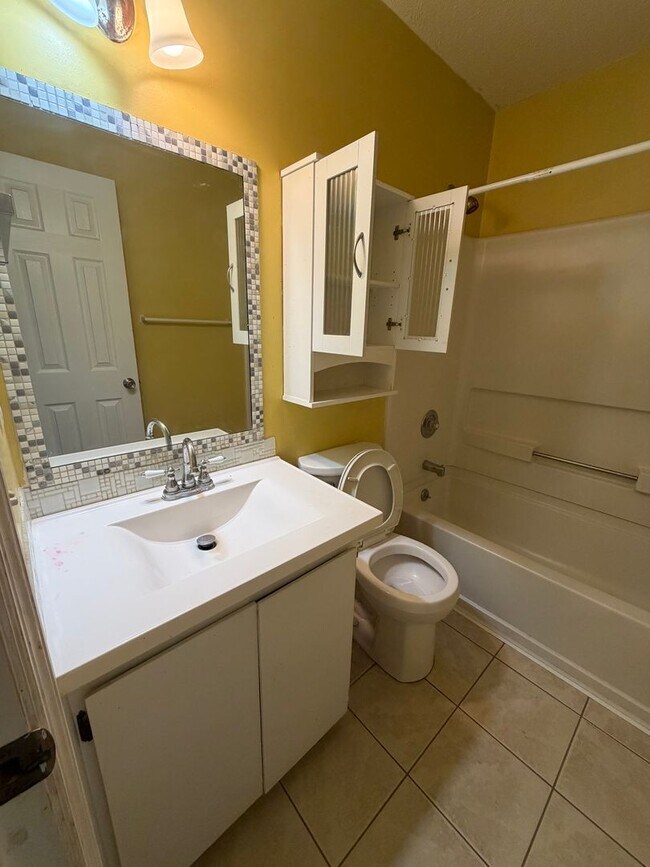 Building Photo - FOR RENT