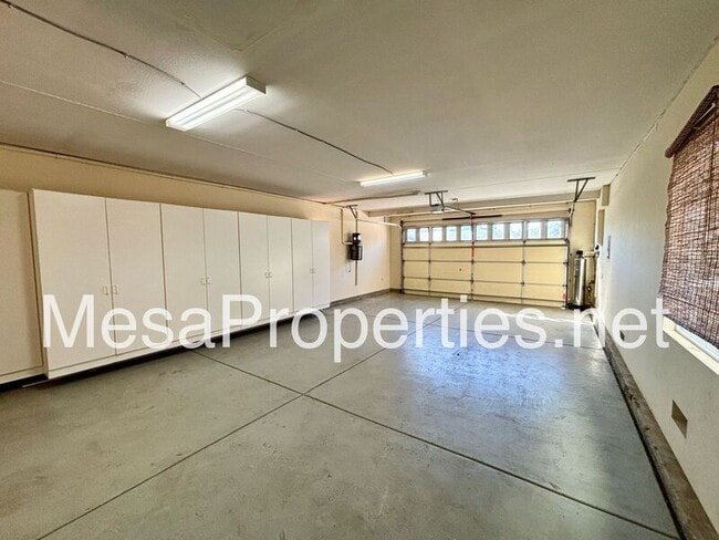 Building Photo - 7401 Roundhill Pl