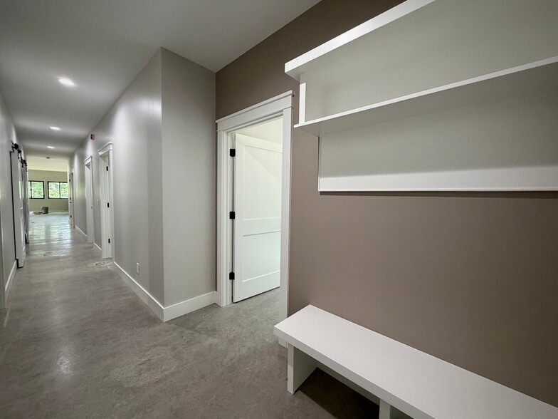 Building Photo - 10671 US 31