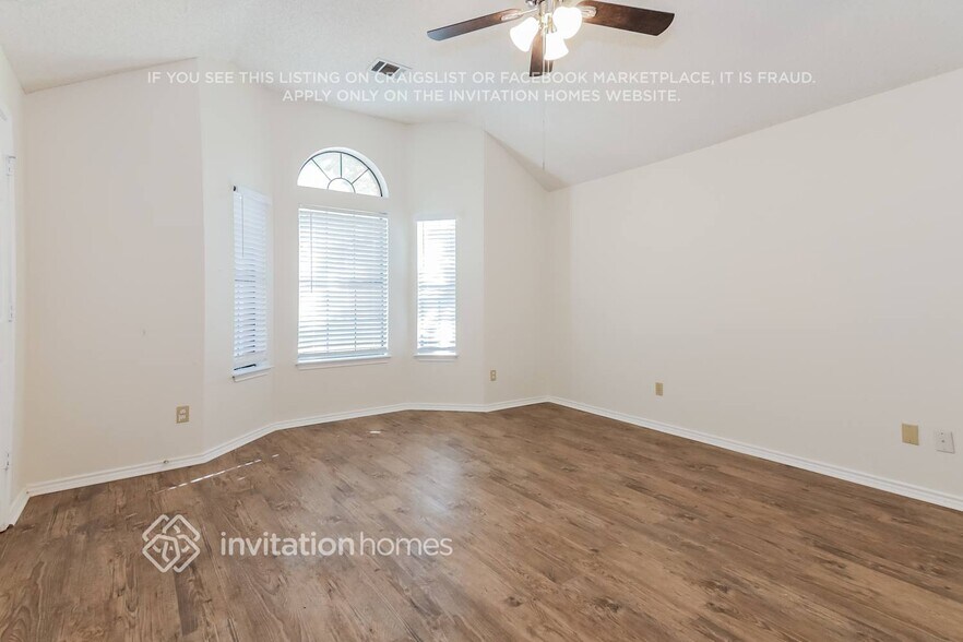 Building Photo - 727 Autumn Oaks Dr