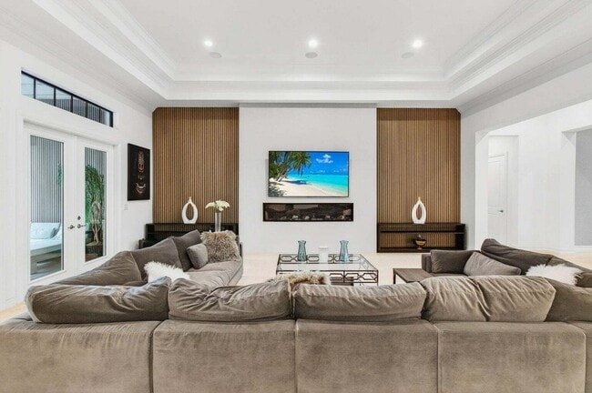 Building Photo - 17662 Cadena Dr