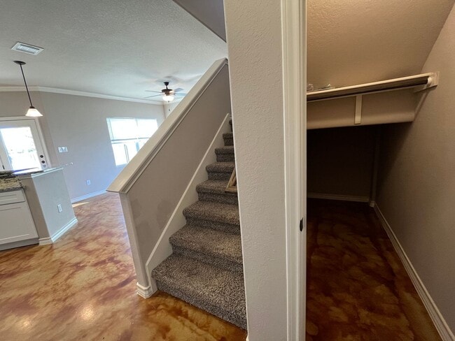 Building Photo - Town home for rent