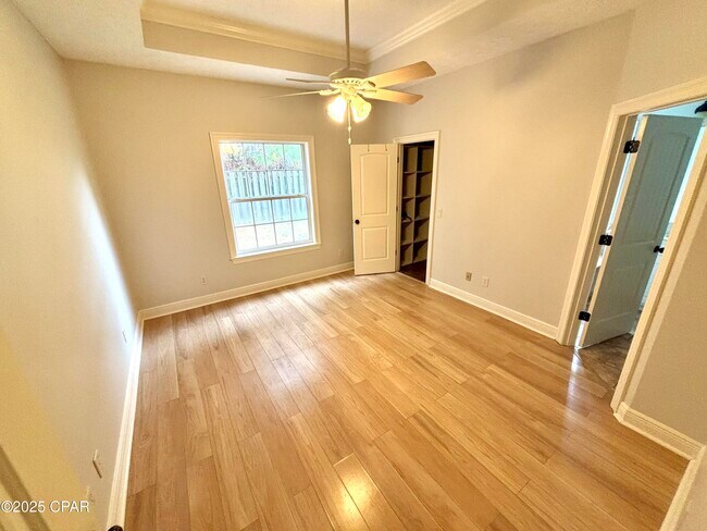 Building Photo - 116 Gardenia St