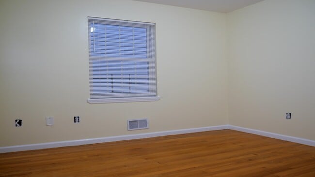 Building Photo - 119 Leonard St