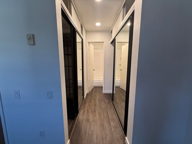 Building Photo - **$300 OFF FIRST MONTHS RENT** Renovated S...