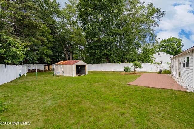 Building Photo - 394 Applegate Ave
