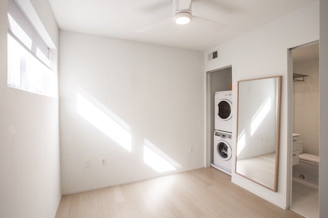 Building Photo - 2 Bed/2 Bath  Modern Condo in the Heart of Adams Morgan