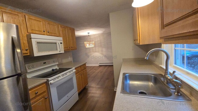 Building Photo - 62 Constitution Dr