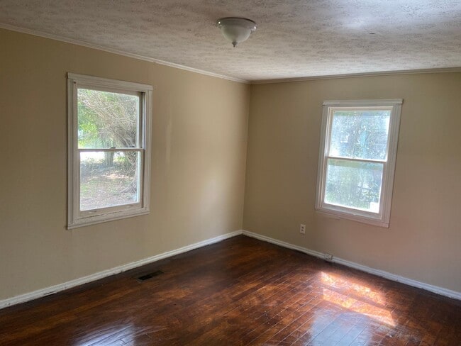 Building Photo - 563 Parkchester Dr