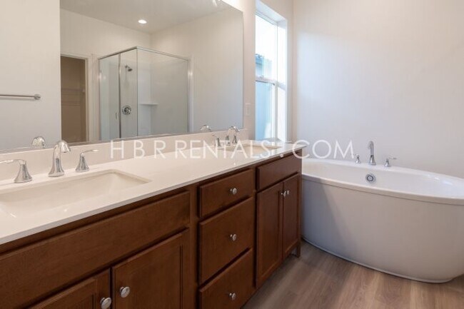 Building Photo - Spacious 4-Bedroom with 3 Full Baths in Tracy – Your Next Rental Home Awaits!