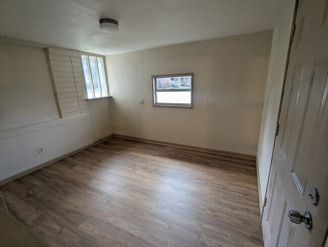 Building Photo - 637