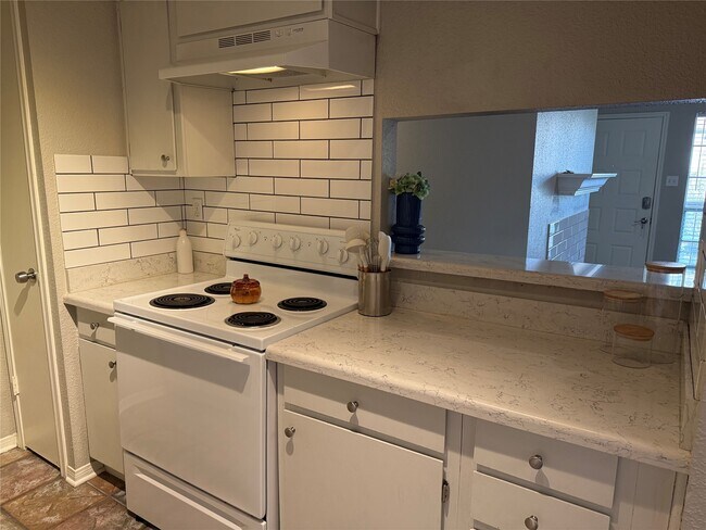 Building Photo - 1880 White Oak Dr