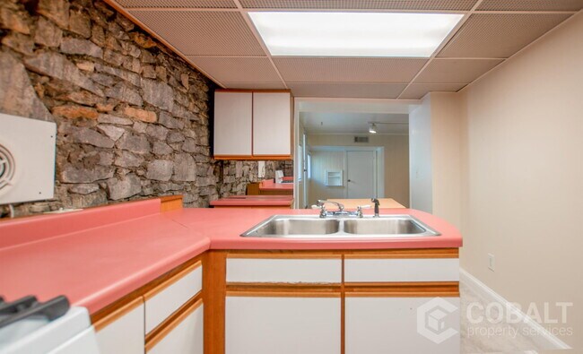 Building Photo - 867 Rosedale Rd NE