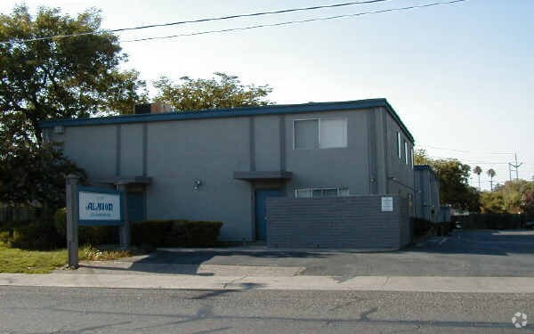 Building Photo - Edison Court