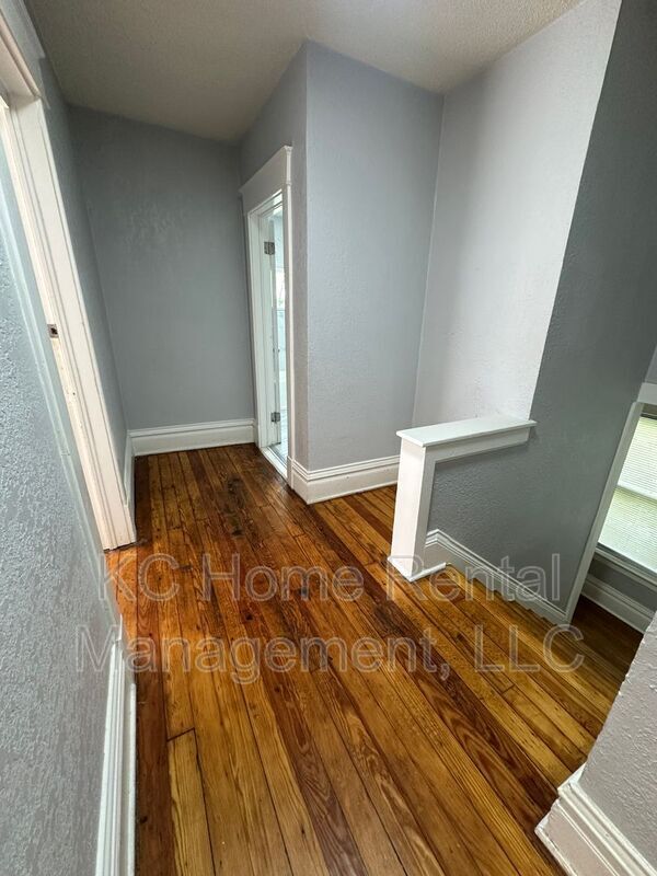 Building Photo - 6118 S Benton Ave