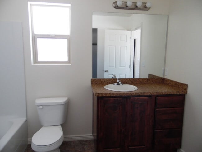Building Photo - 703 S 260 W
