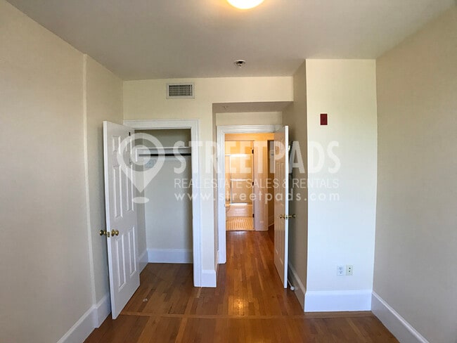 Building Photo - 881 Massachusetts Ave